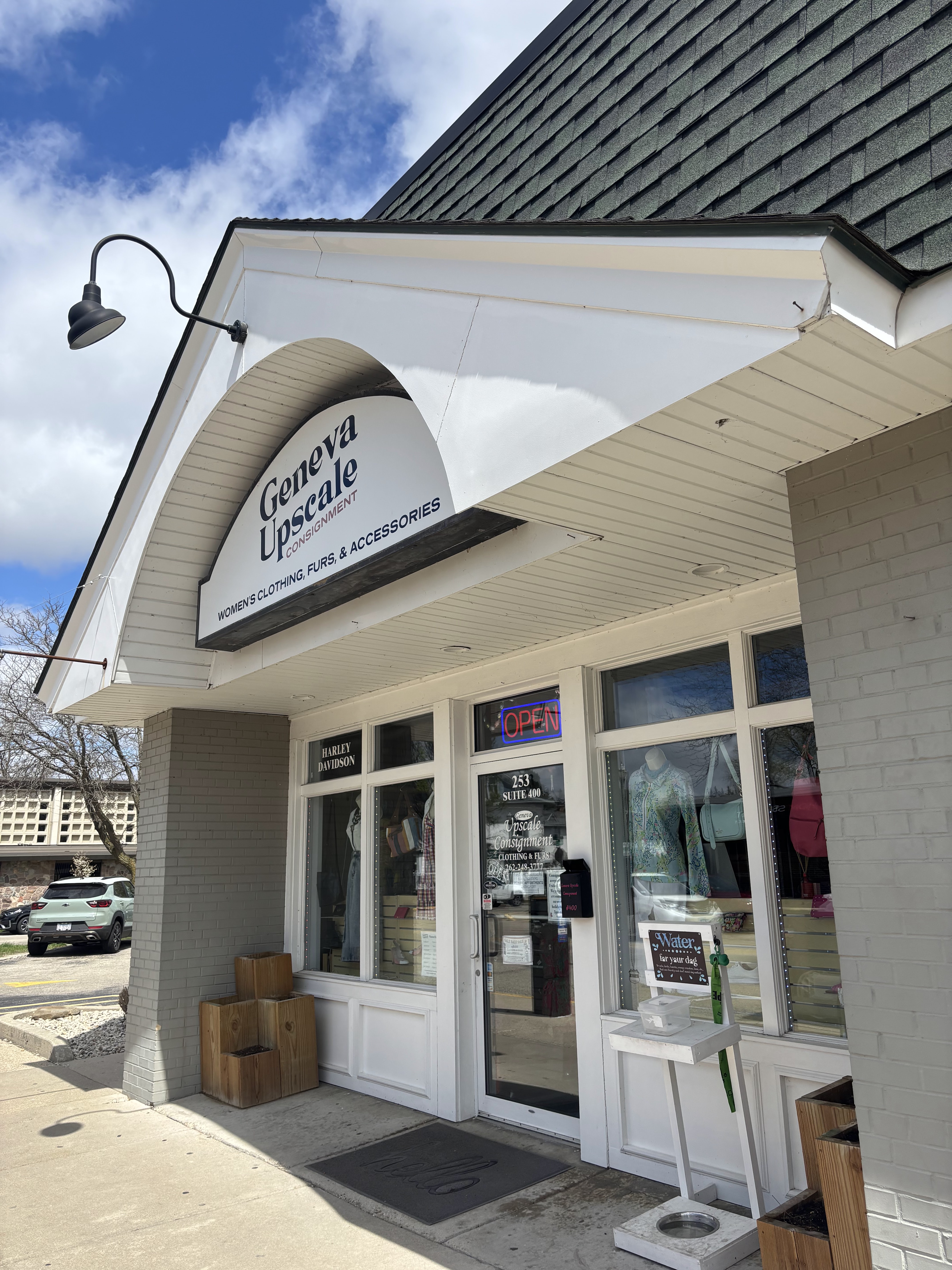 Geneva Upscale Consignment