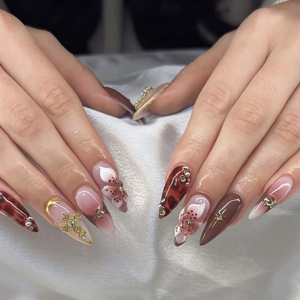 Da Vi Nails ( INSIDE WALMART )