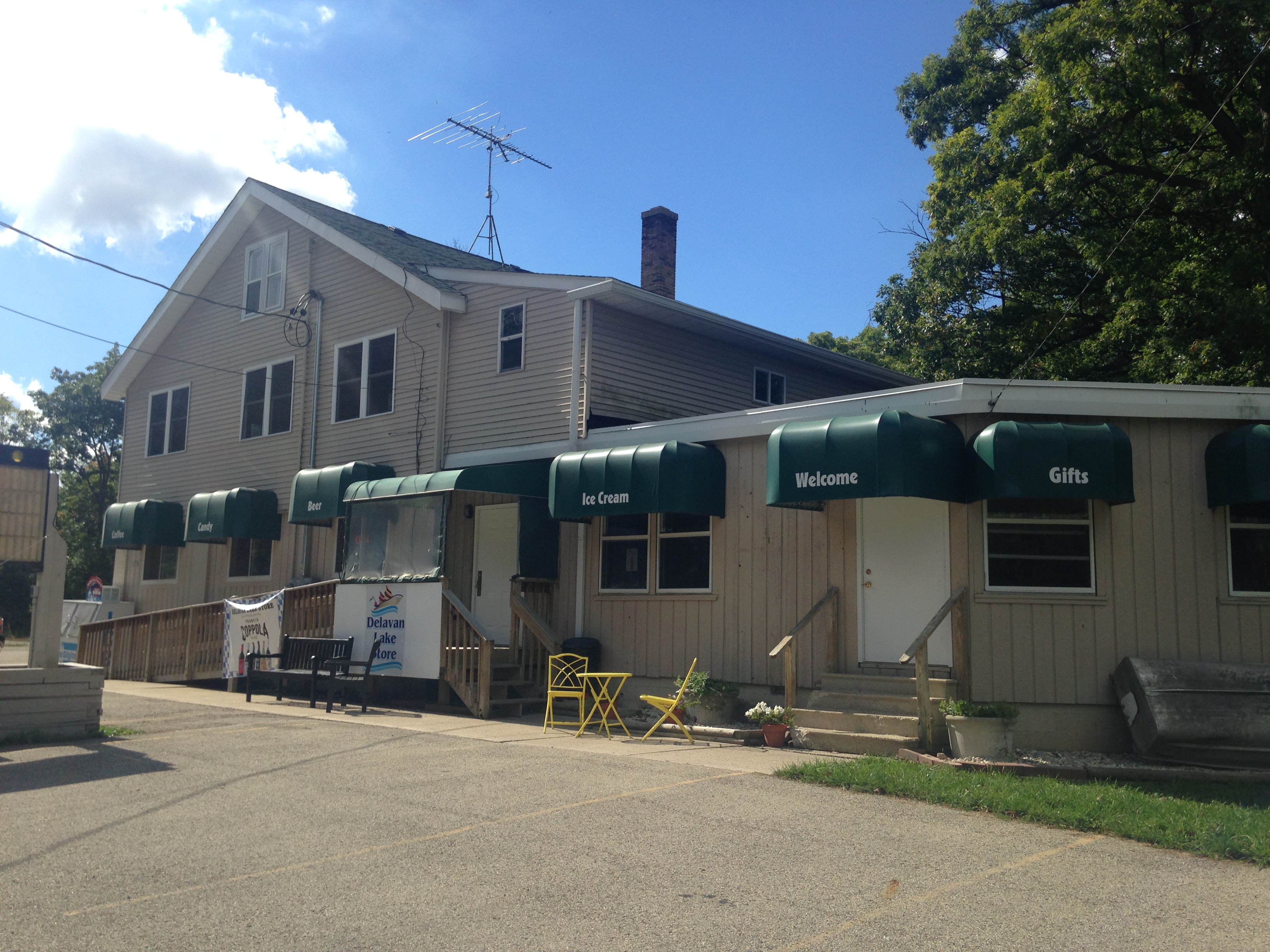 The Delavan Lake Store and Lounge photo 4