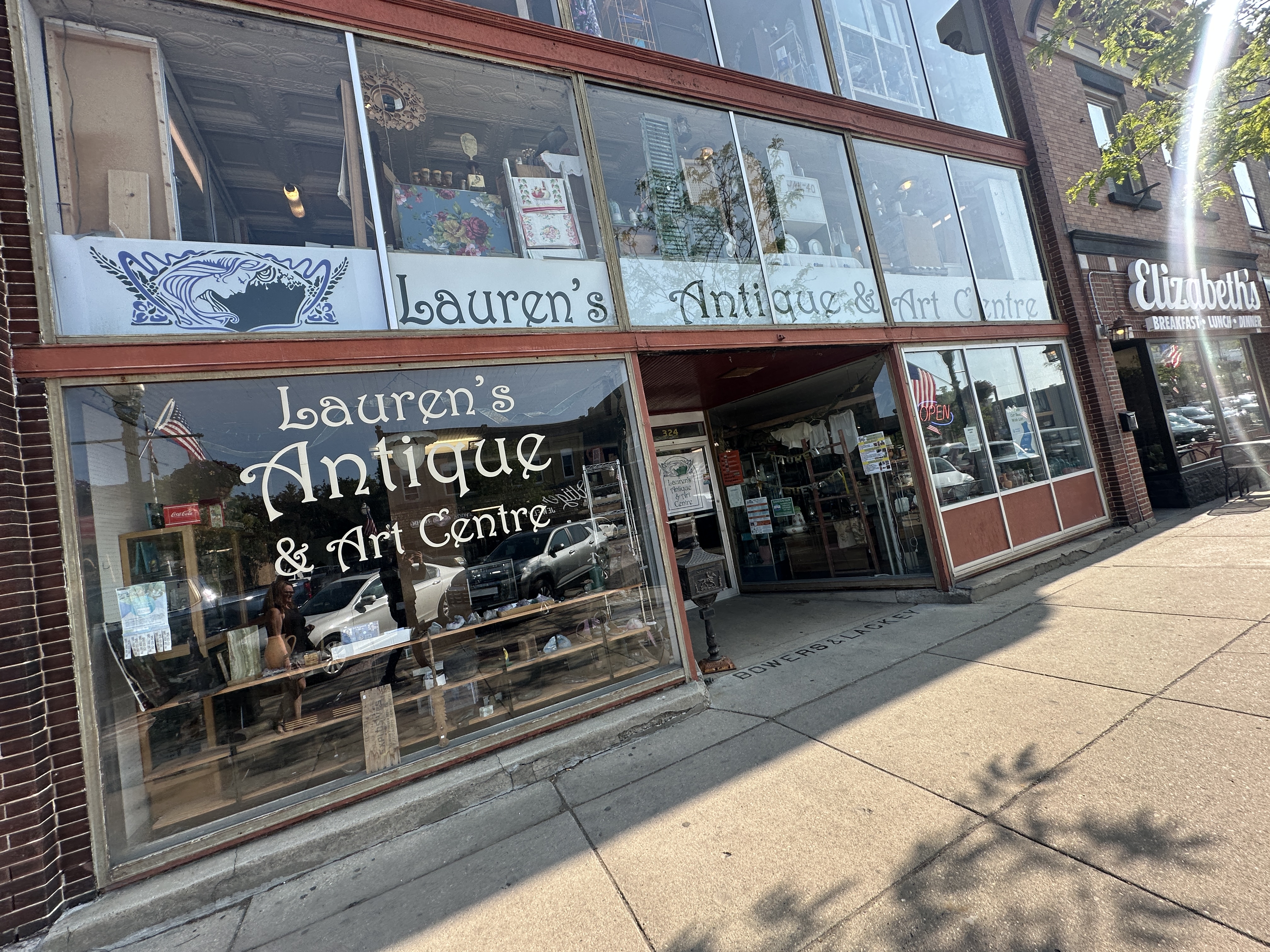 Lauren's Antique & Art Center