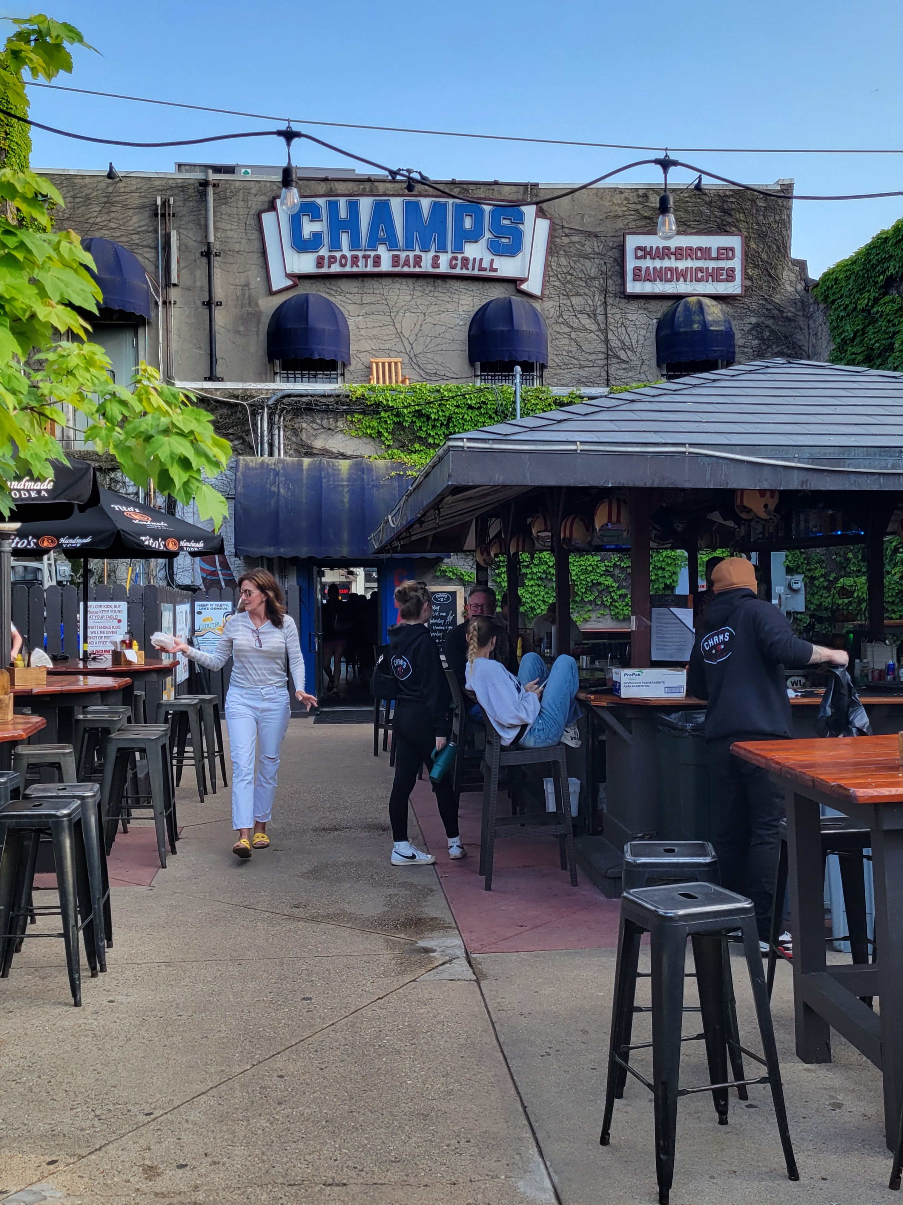 Champs Sports Bar & Grill