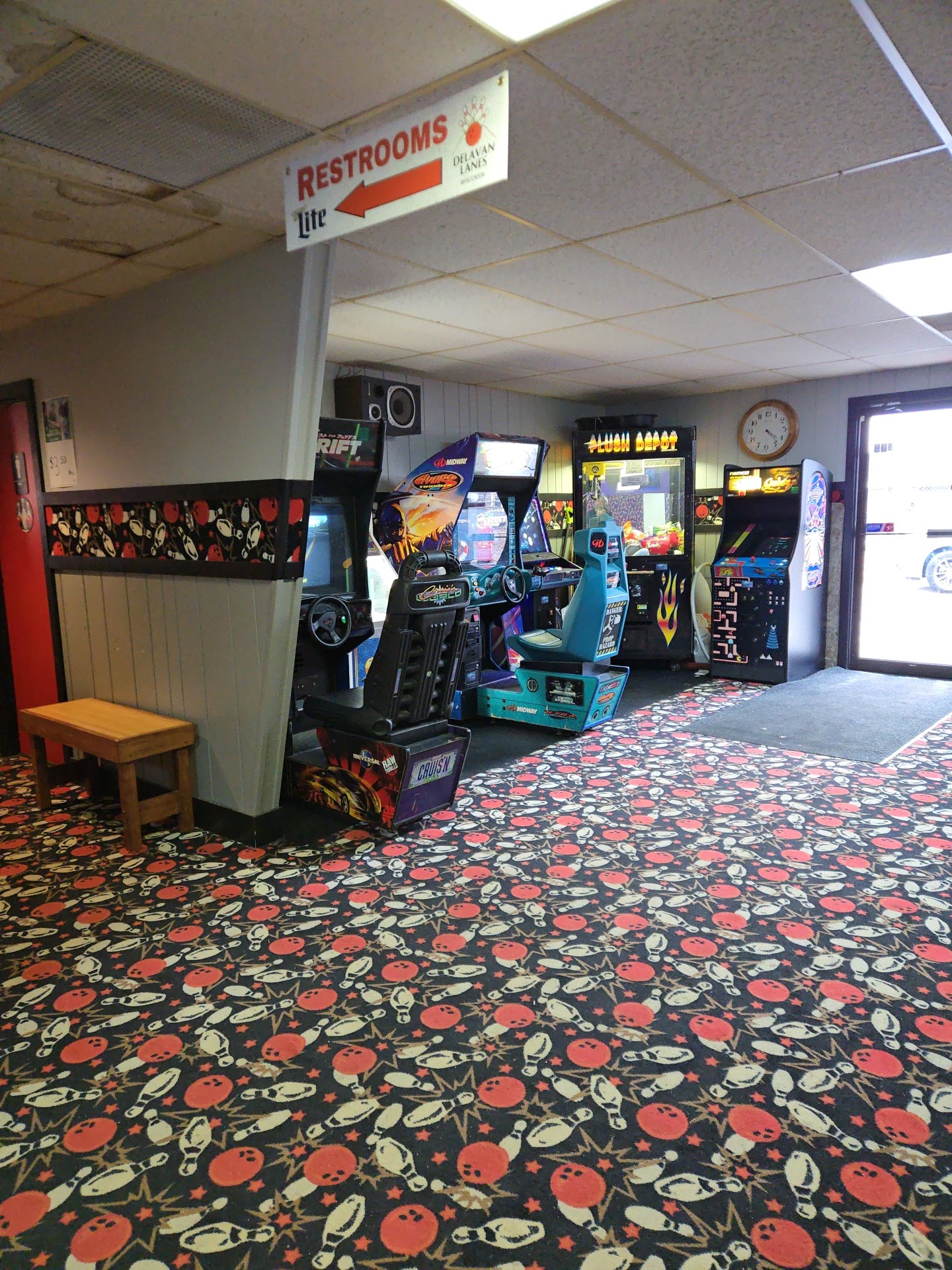 Delavan Lanes photo 5