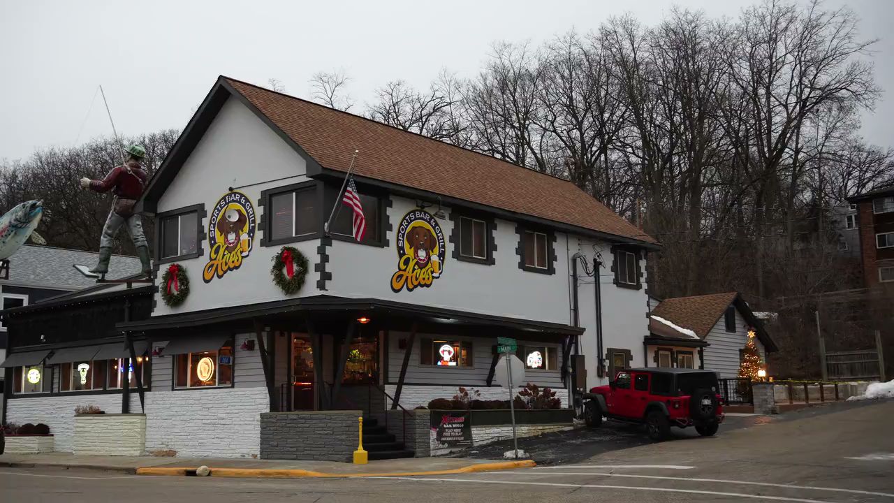 Aces Sports Bar & Grill photo 3