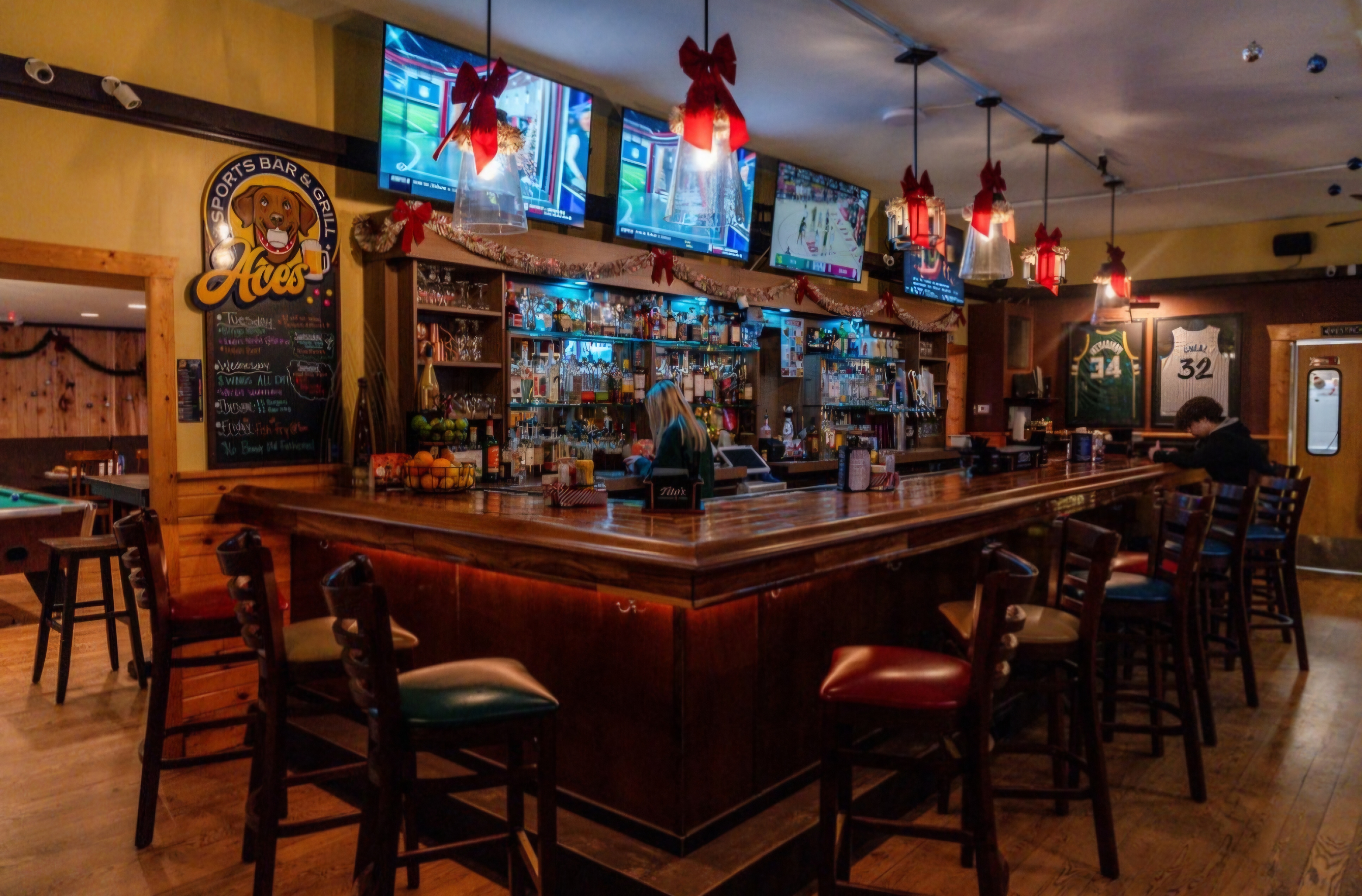 Aces Sports Bar & Grill photo 6