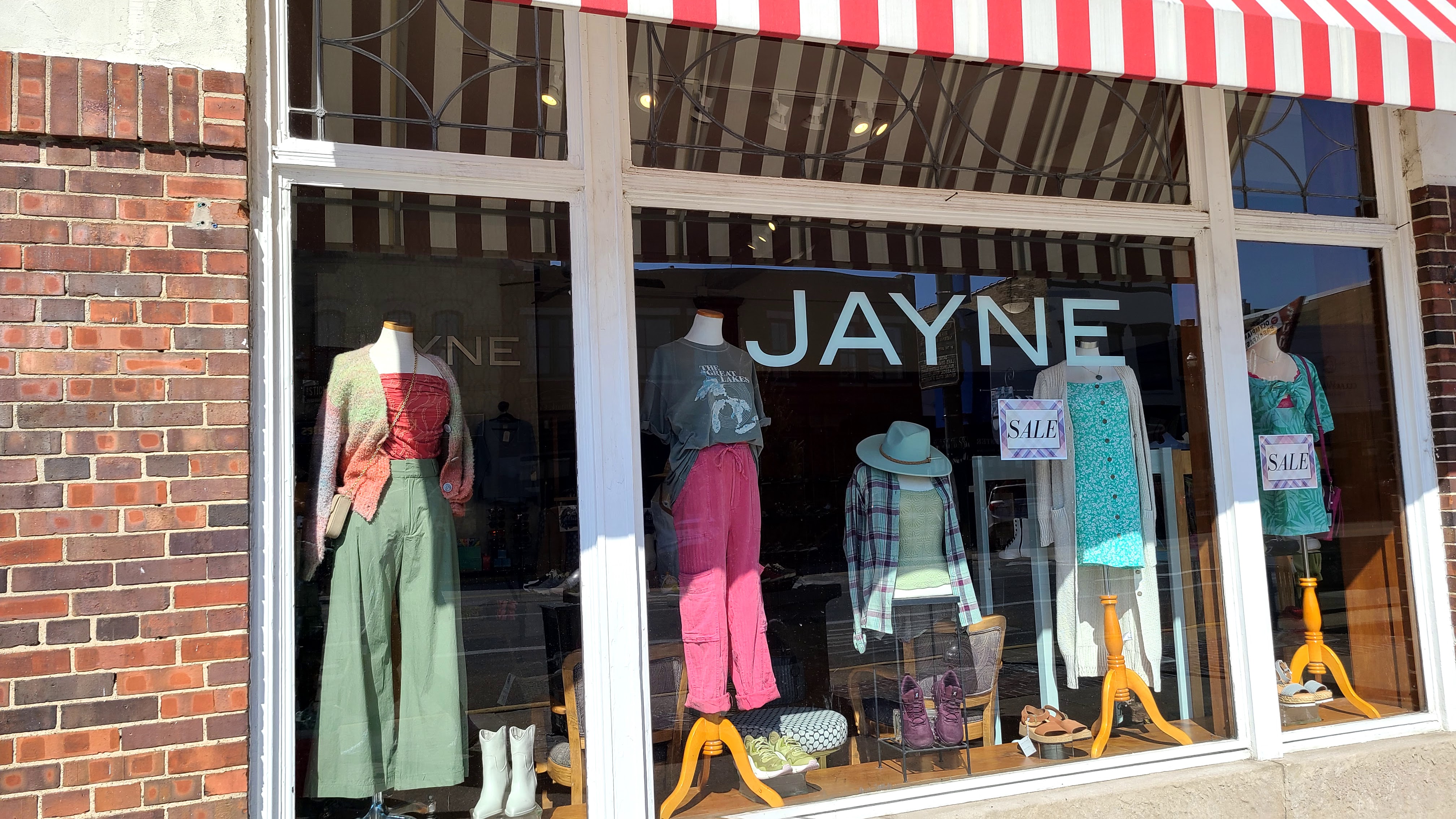 JAYNE Lake Geneva photo 3