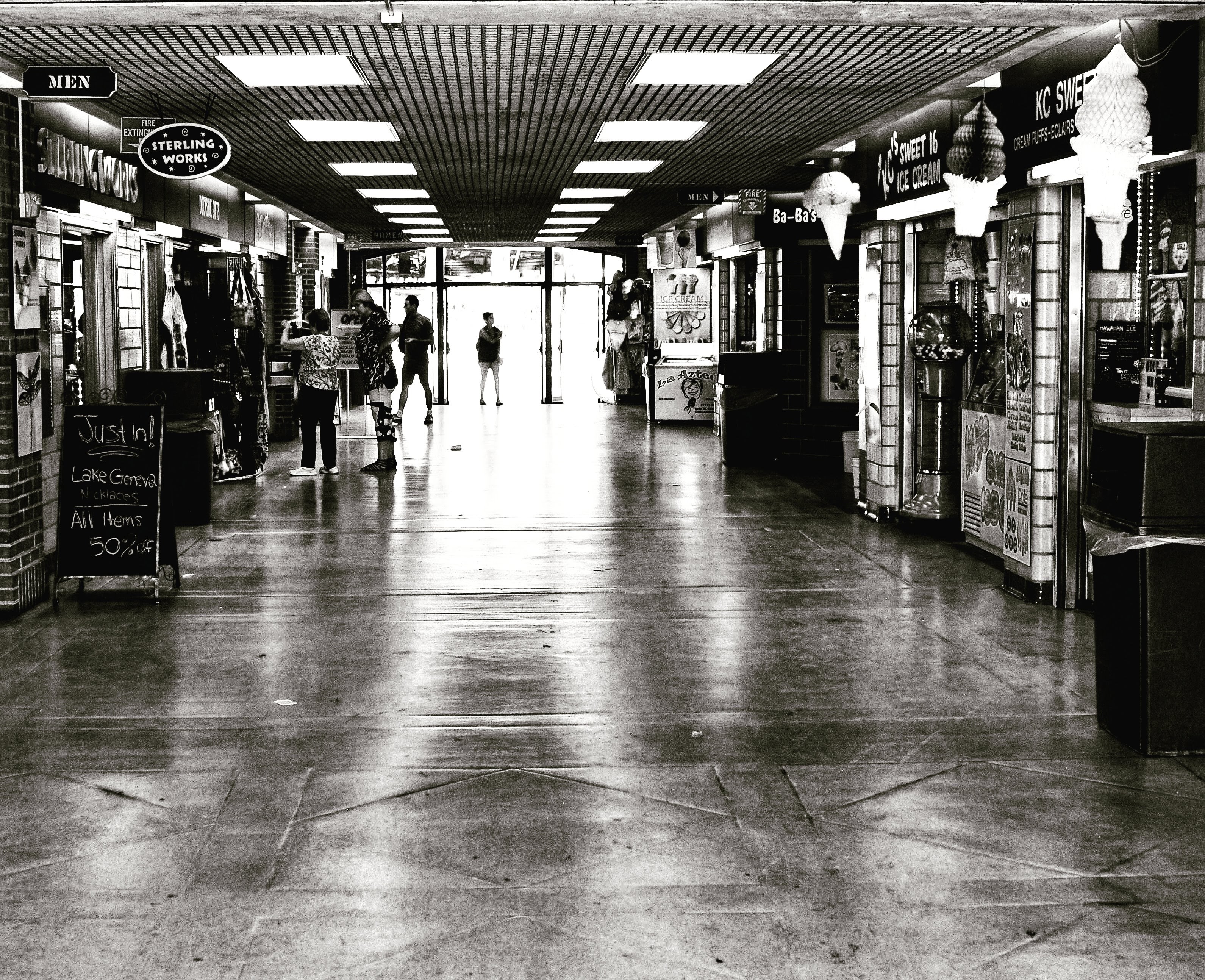 The Riviera Shops & Boathouse photo 2