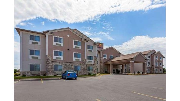 Comfort Suites Delavan - Lake Geneva Area photo 2
