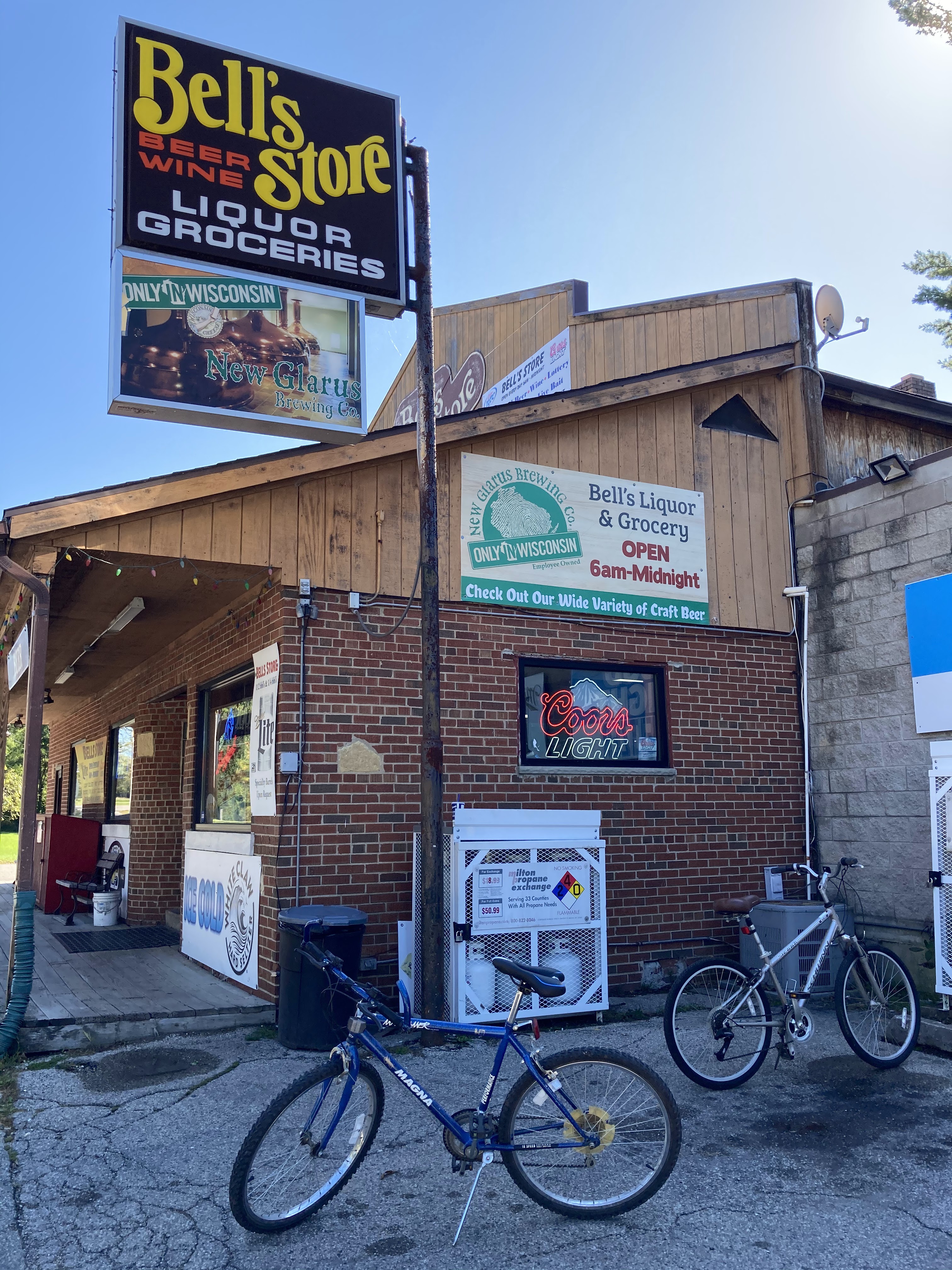 Bell's Liquor & Deli Store photo 3