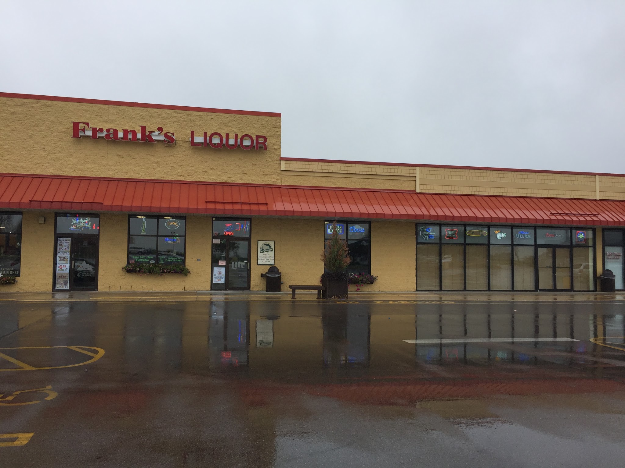 Hansen's IGA Market Liquor photo 2